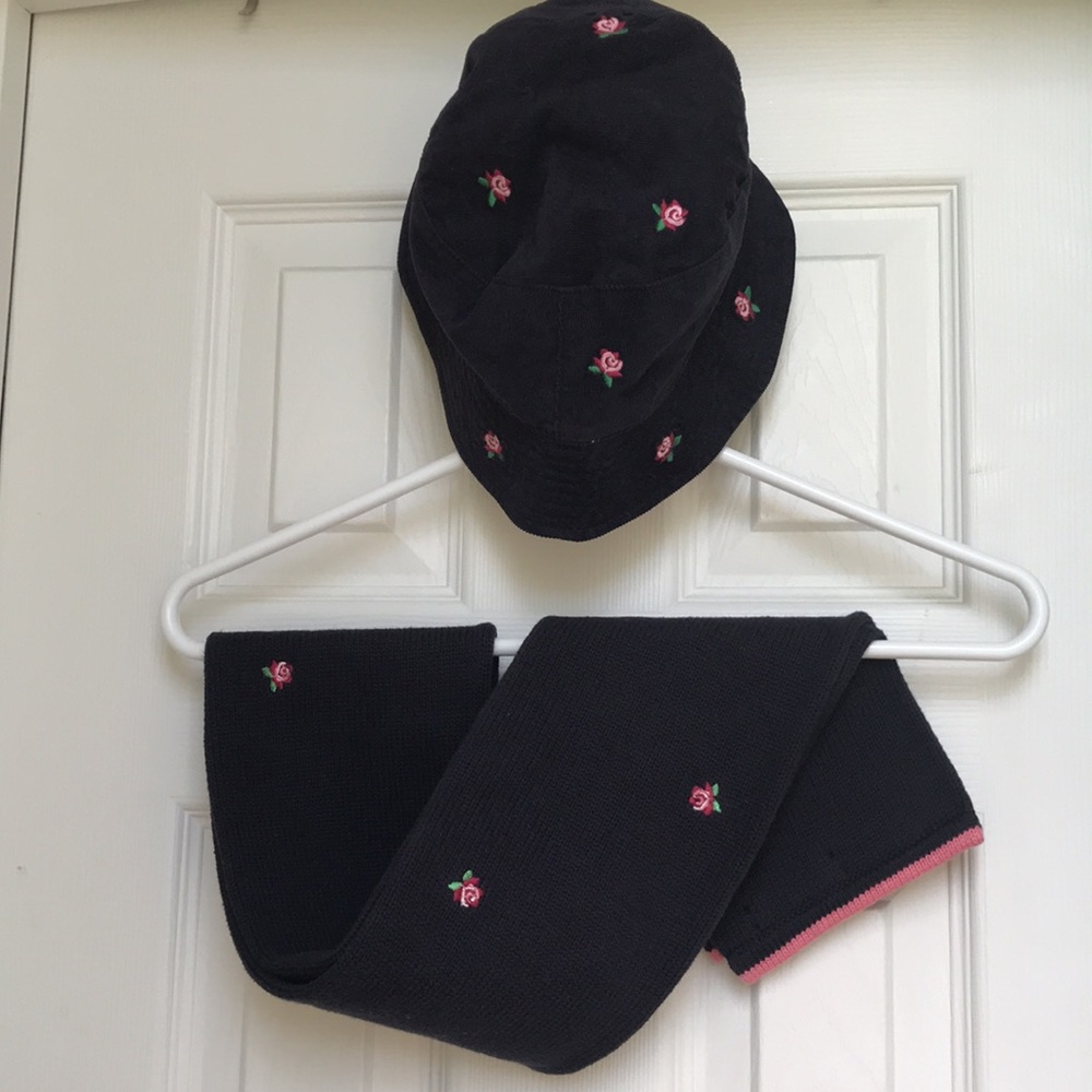 Lands’ End navy floral bucket hat & scarf set